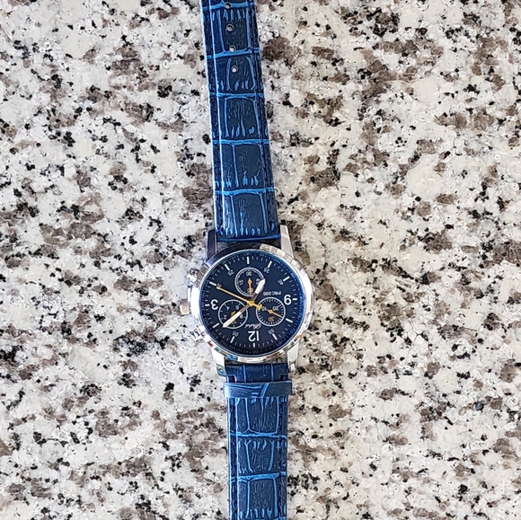 Watch - Picture 2 of 3